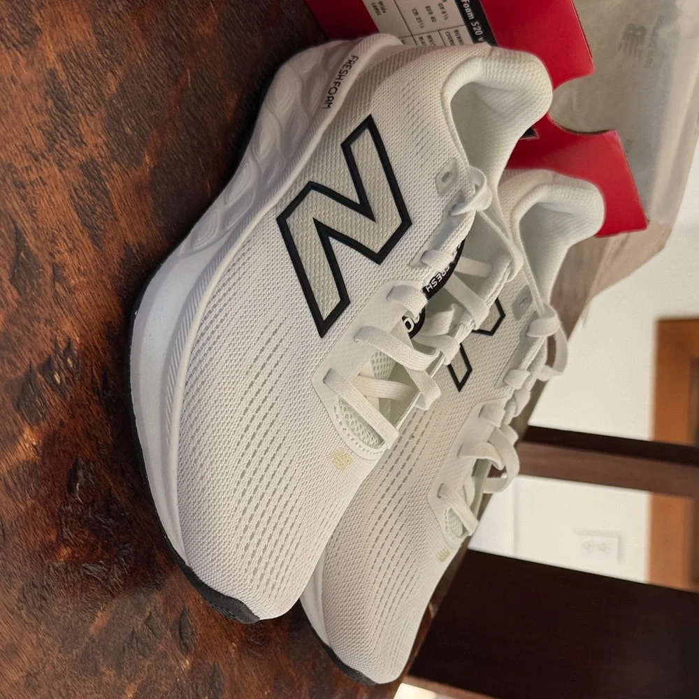 New Balance Women’s Fresh Foam 520 v9 White Running Shoes 8.5 WIDE - BRAND NEW - Picture 4 of 6